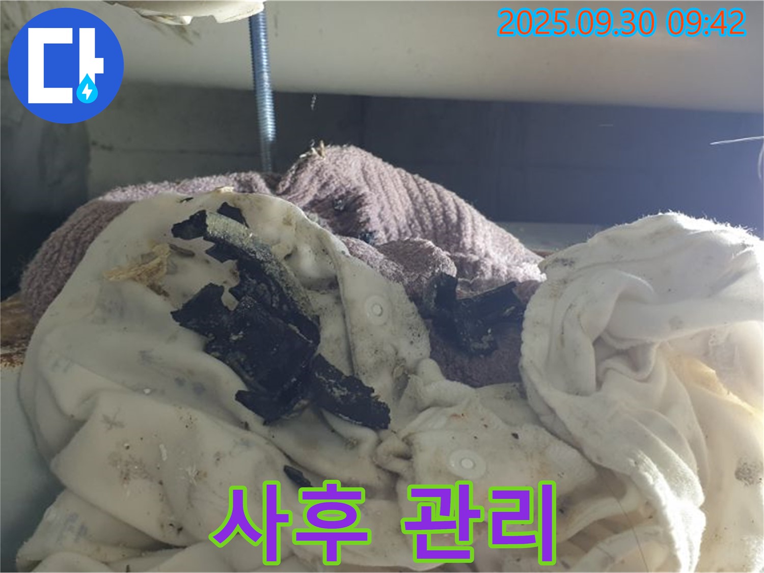 철저한 사후 관리 - 시공 후에도 꼼꼼하게 점검하는 모습, 고객님의 만족을 최우선으로 생각합니다.